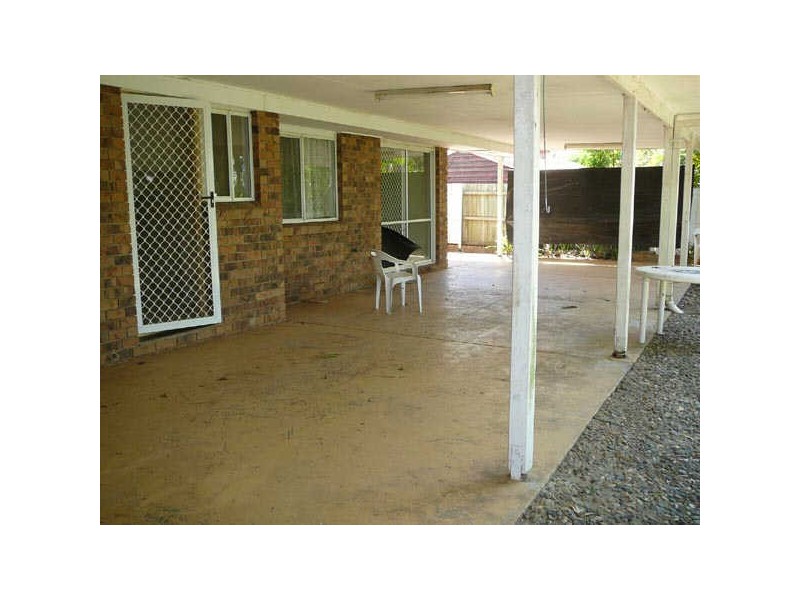 16 Kirkstall St, Holmview QLD 4207