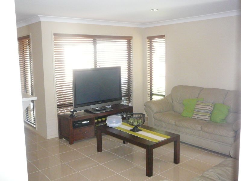 8 Vernon Pl, Edens Landing QLD 4207