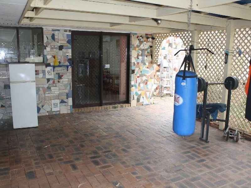 8 Balmoral St, Eagleby QLD 4207