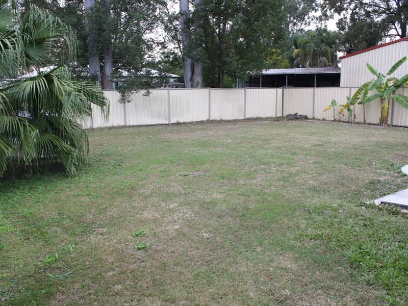8 Balmoral St, Eagleby QLD 4207