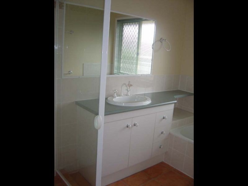 2 Rajang St, Tanah Merah QLD 4128