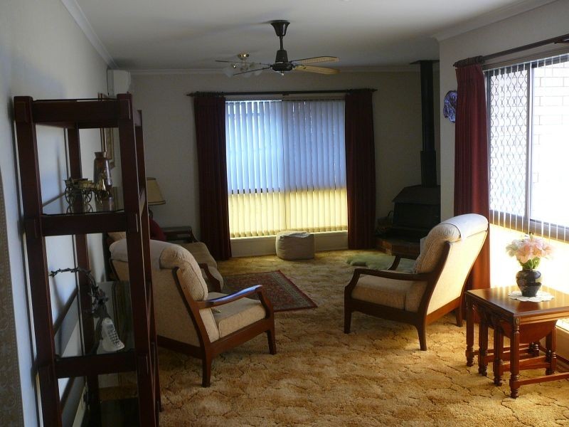 18 Grove Rd, Holmview QLD 4207