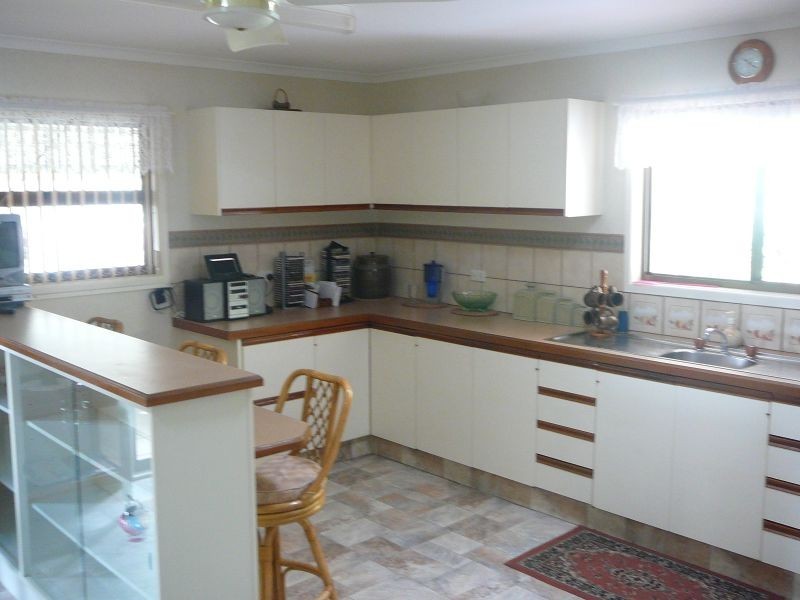 18 Grove Rd, Holmview QLD 4207