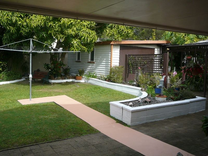 18 Grove Rd, Holmview QLD 4207