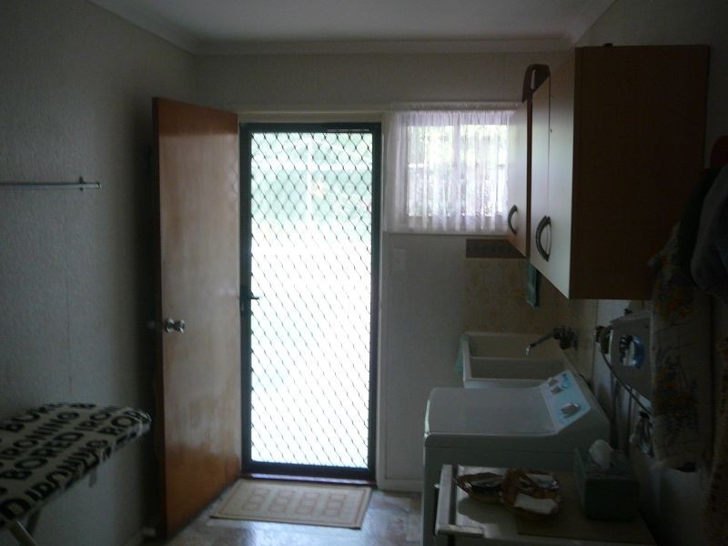 18 Grove Rd, Holmview QLD 4207