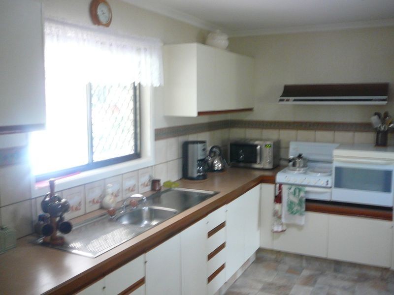 18 Grove Rd, Holmview QLD 4207