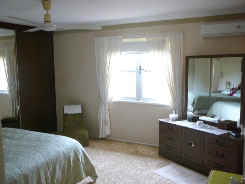 18 Grove Rd, Holmview QLD 4207