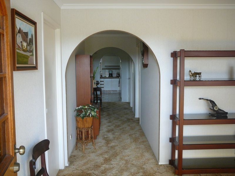 18 Grove Rd, Holmview QLD 4207