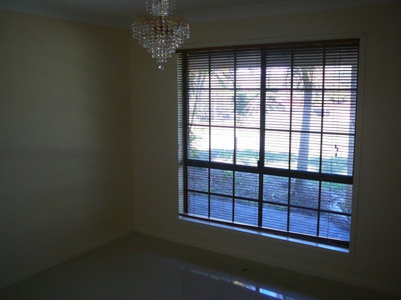 13 Castile Cr, Holmview QLD 4207