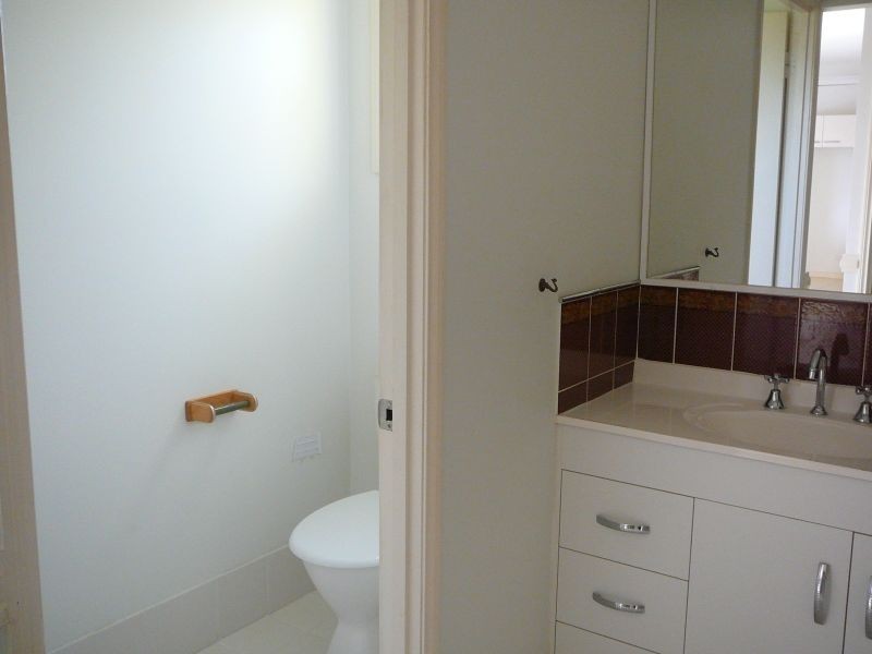 22 Valerie Close, Edens Landing QLD 4207