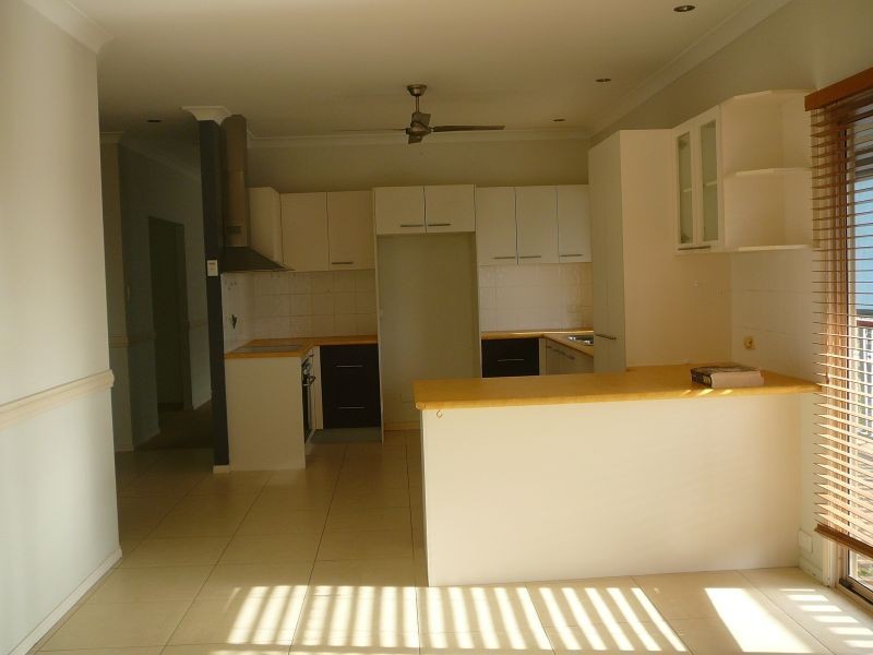 22 Valerie Close, Edens Landing QLD 4207