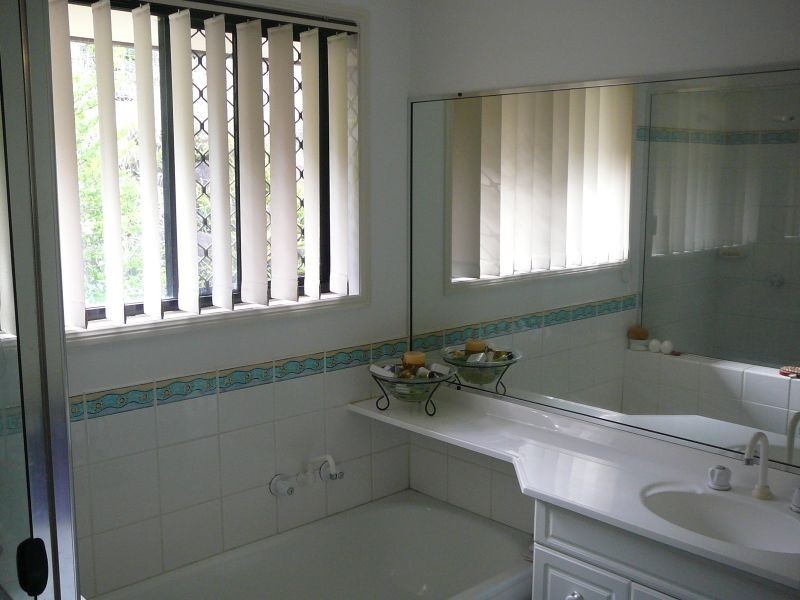 82 Overland Dr, Edens Landing QLD 4207