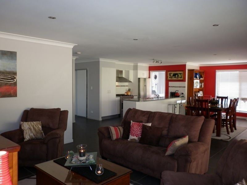 32 Mossman Pde, Waterford QLD 4133