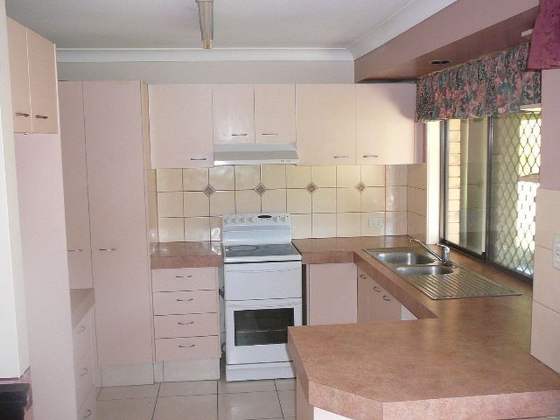 2 Iona Crt, Edens Landing QLD 4207