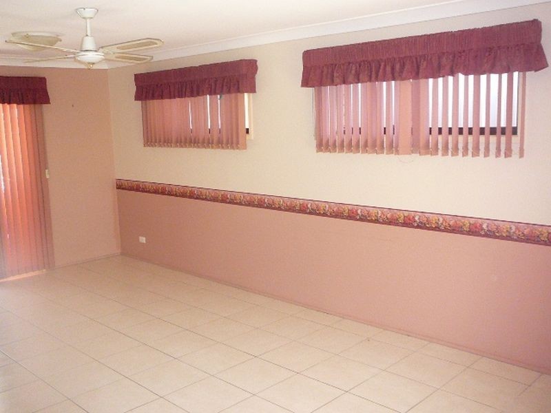 2 Iona Crt, Edens Landing QLD 4207