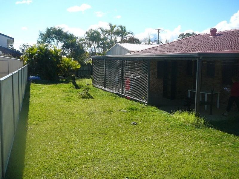 2 Iona Crt, Edens Landing QLD 4207