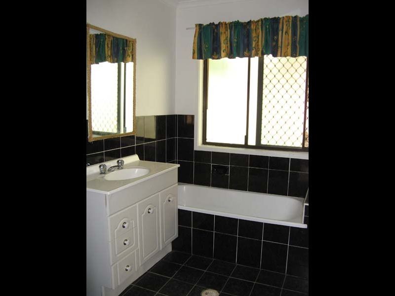 77 Monmouth St, Eagleby QLD 4207