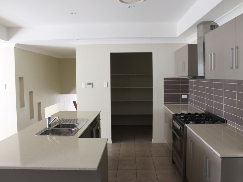 3 Mossman Parade, Waterford QLD 4133