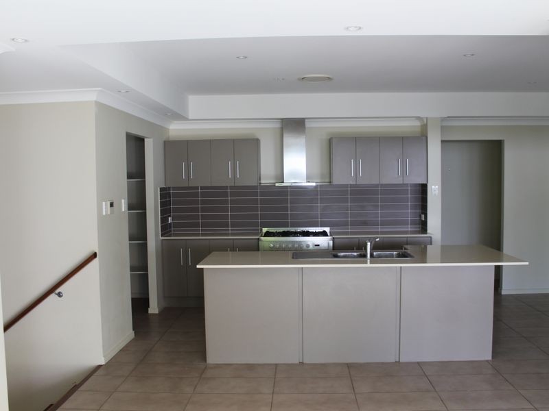 3 Mossman Parade, Waterford QLD 4133