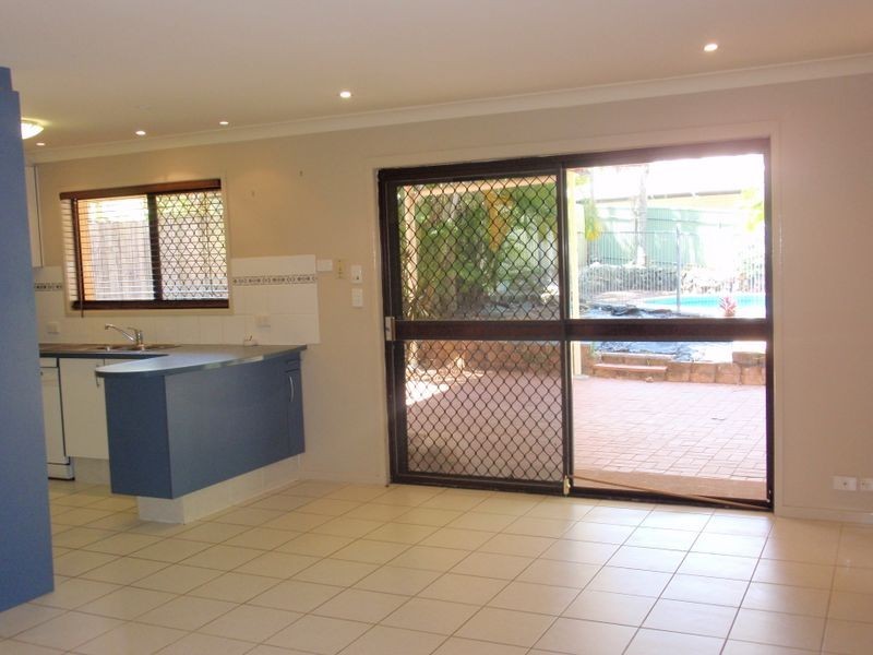 402 Springwood Rd, Springwood QLD 4127