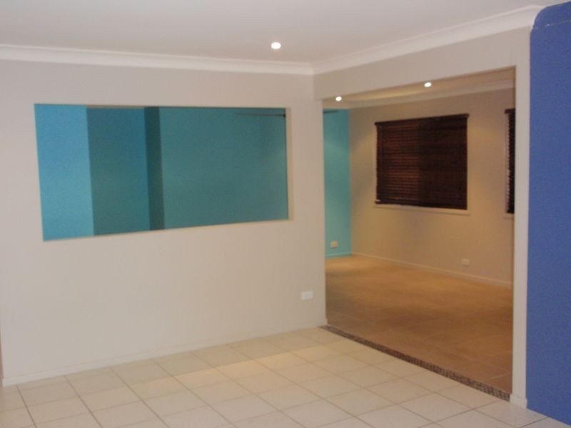 402 Springwood Rd, Springwood QLD 4127