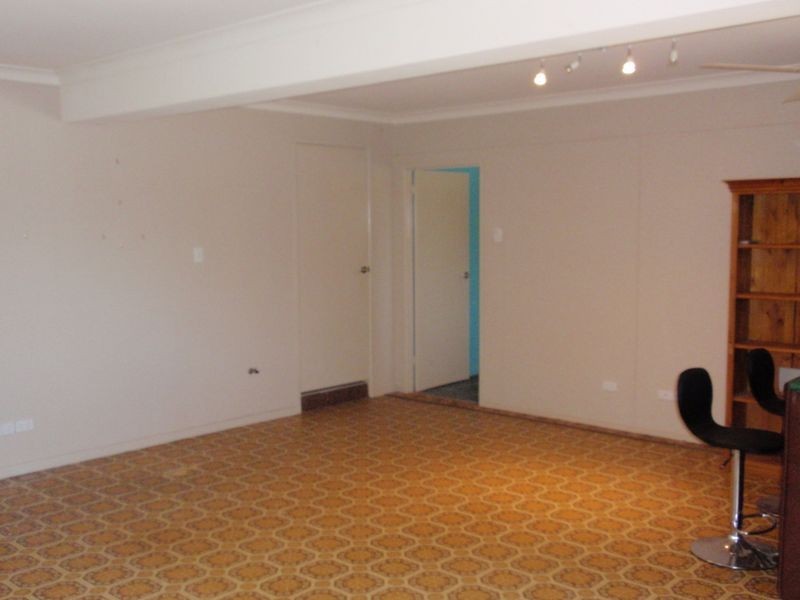 402 Springwood Rd, Springwood QLD 4127