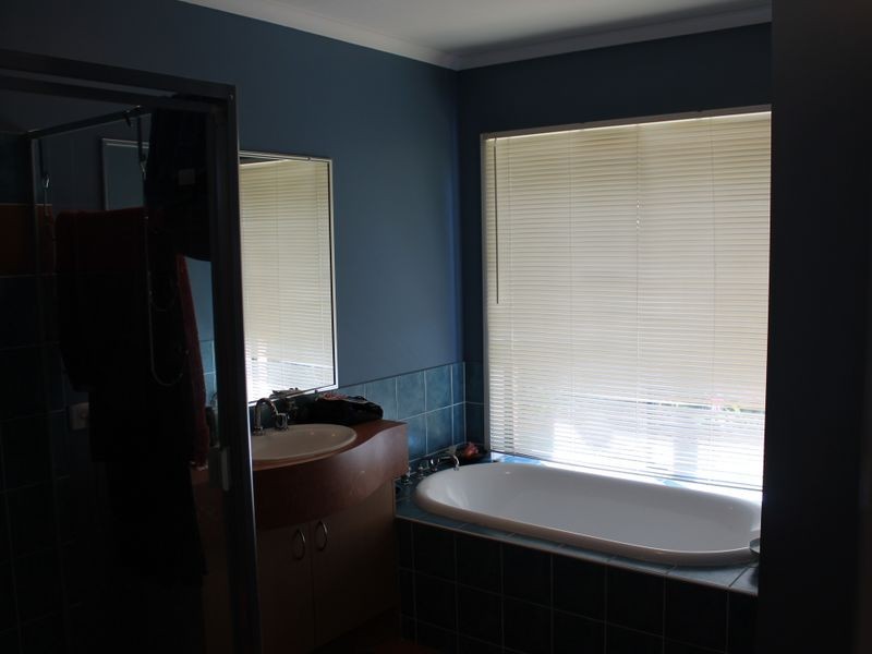 5 Forestglen Cr, Bahrs Scrub QLD 4207