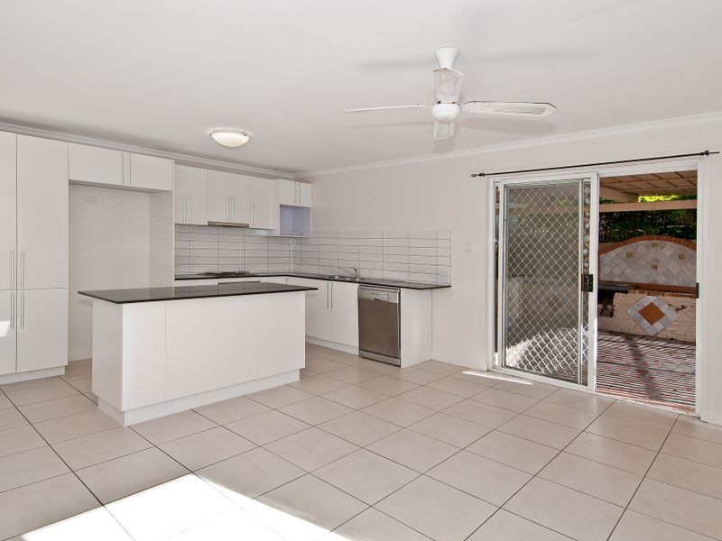 9 Leighton Drive, Edens Landing QLD 4207