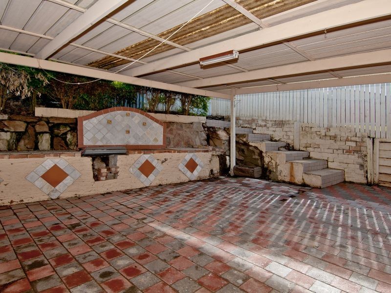 9 Leighton Drive, Edens Landing QLD 4207