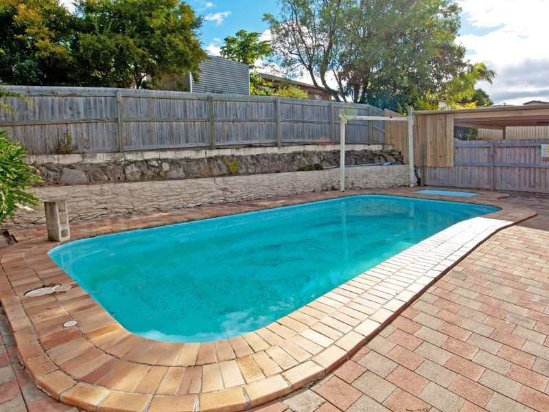 9 Leighton Drive, Edens Landing QLD 4207