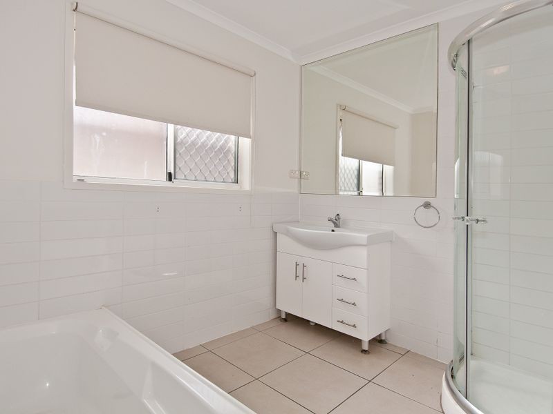 9 Leighton Drive, Edens Landing QLD 4207