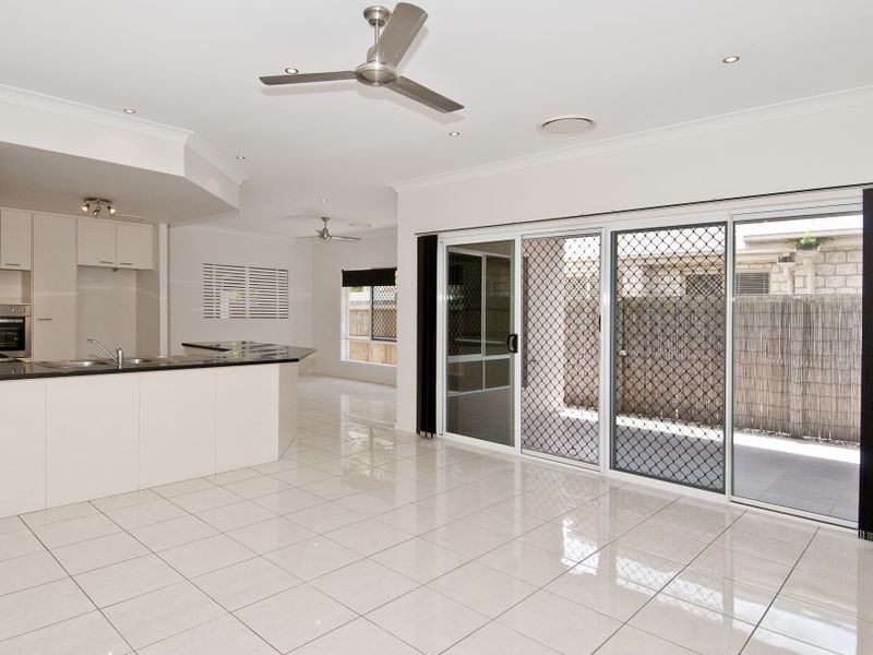 6 Sanctuary Parkway, Waterford QLD 4133