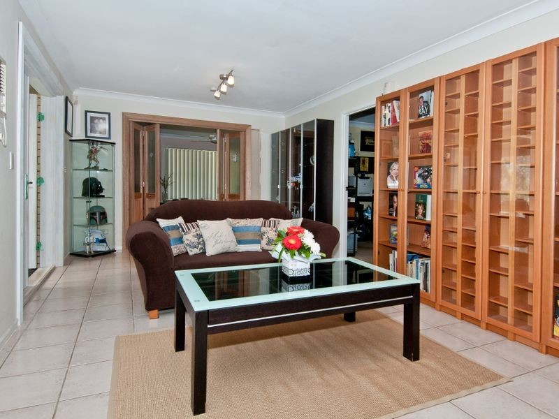 11 Leanne Crt, Mount Warren Park QLD 4207