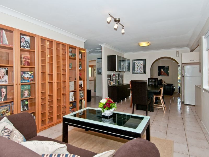 11 Leanne Crt, Mount Warren Park QLD 4207