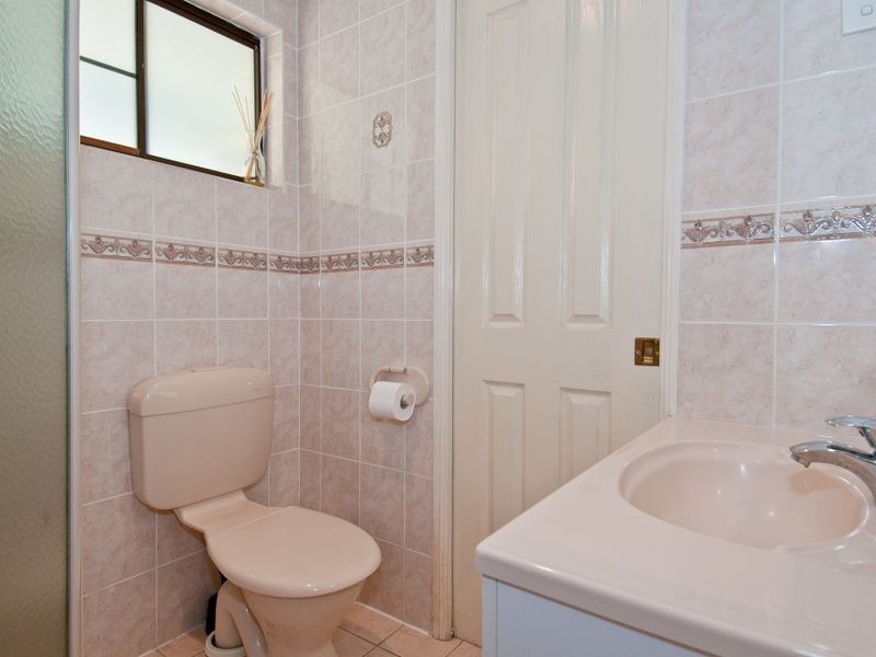 11 Leanne Crt, Mount Warren Park QLD 4207