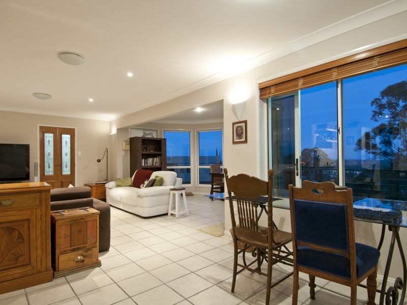 2/12 Jay court, Mount Warren Park QLD 4207