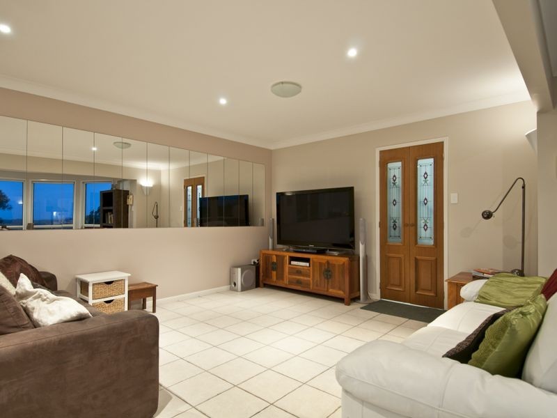 2/12 Jay court, Mount Warren Park QLD 4207