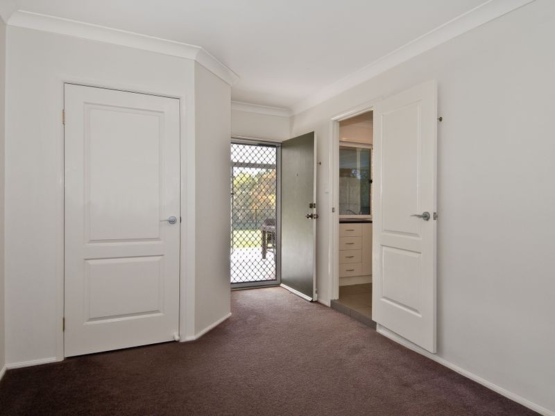 12 Duesbury Crescent, Edens Landing QLD 4207