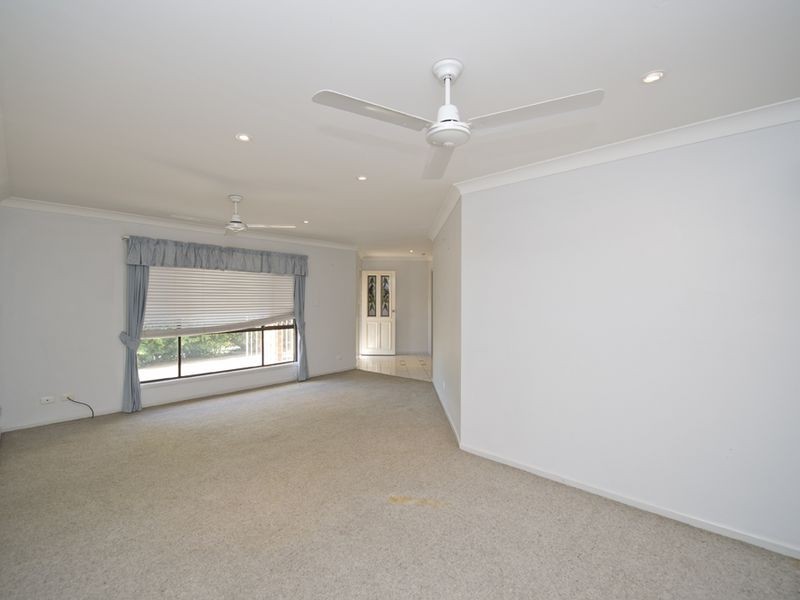 3 Duesbury Crescent, Edens Landing QLD 4207