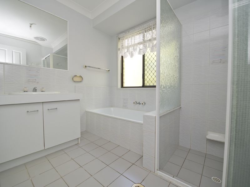 3 Duesbury Crescent, Edens Landing QLD 4207