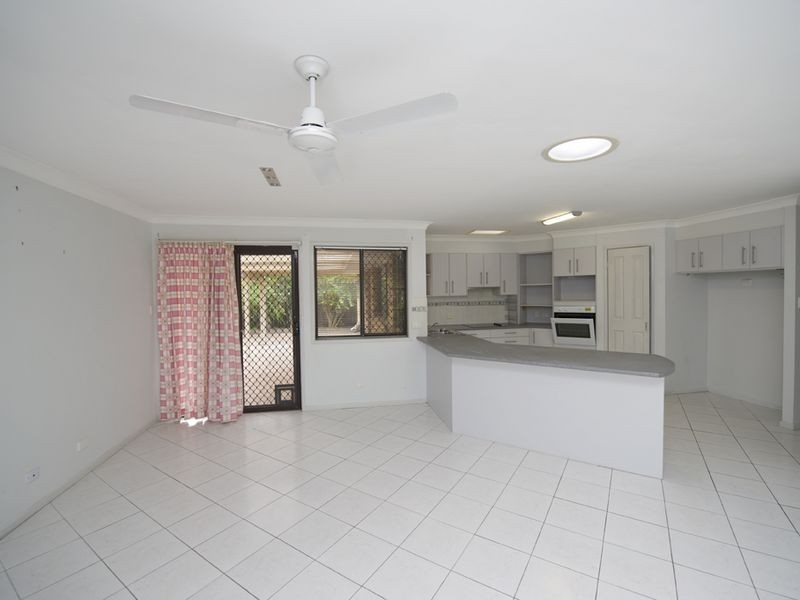 3 Duesbury Crescent, Edens Landing QLD 4207