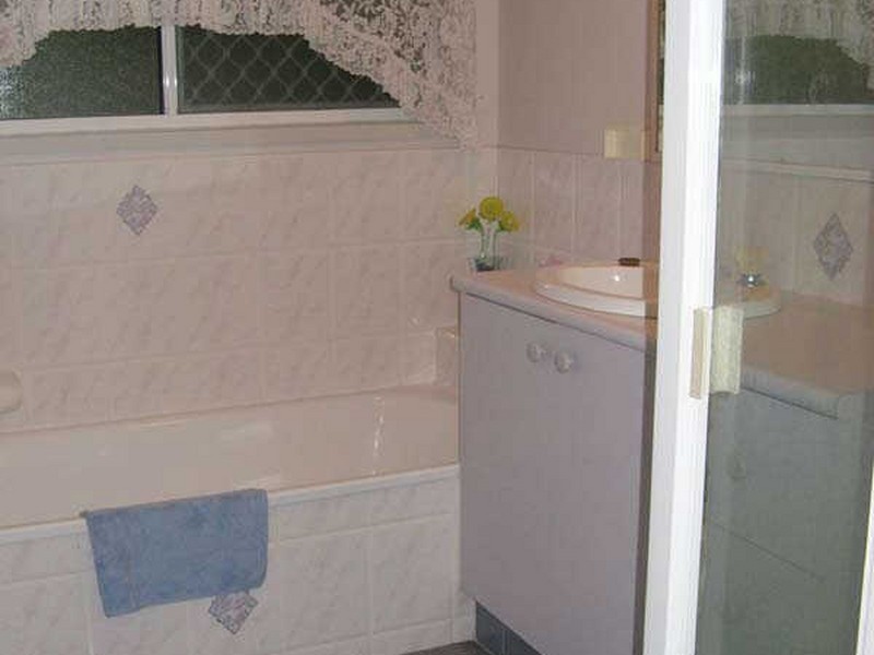 73 Loane Dr, Edens Landing QLD 4207