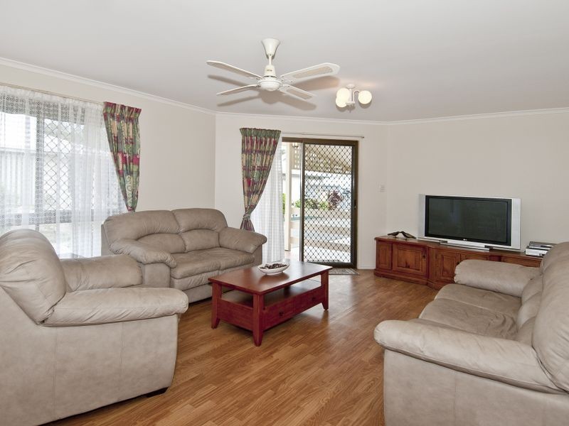 8 Cocas Court PALM LAKES RESORT, Bethania QLD 4205