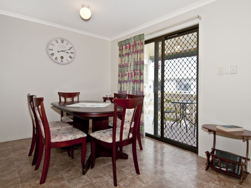 8 Cocas Court PALM LAKES RESORT, Bethania QLD 4205