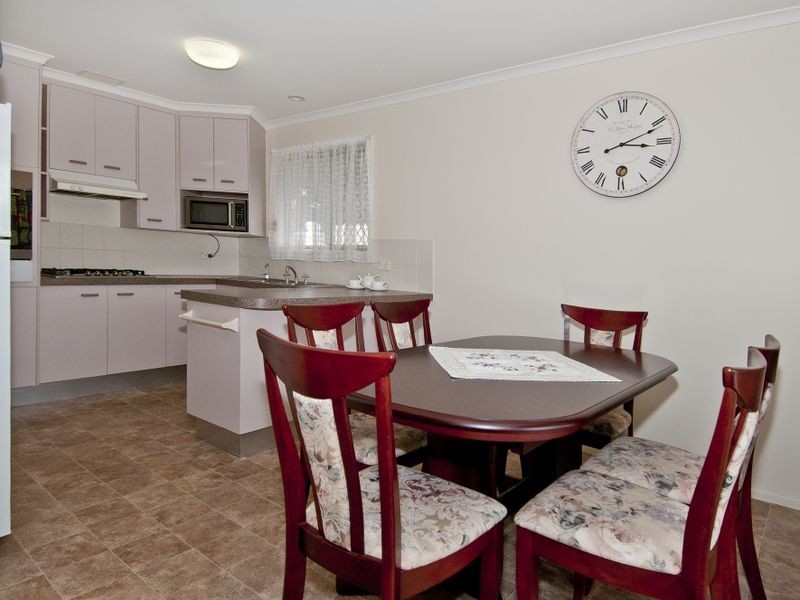 8 Cocas Court PALM LAKES RESORT, Bethania QLD 4205