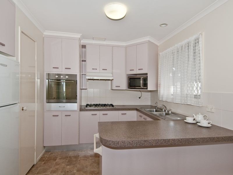 8 Cocas Court PALM LAKES RESORT, Bethania QLD 4205