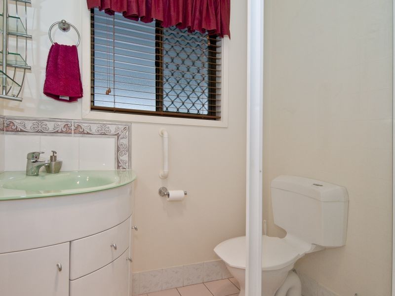 8 Cocas Court PALM LAKES RESORT, Bethania QLD 4205