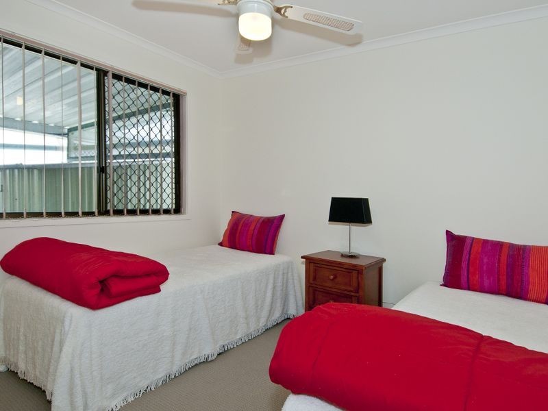 8 Cocas Court PALM LAKES RESORT, Bethania QLD 4205