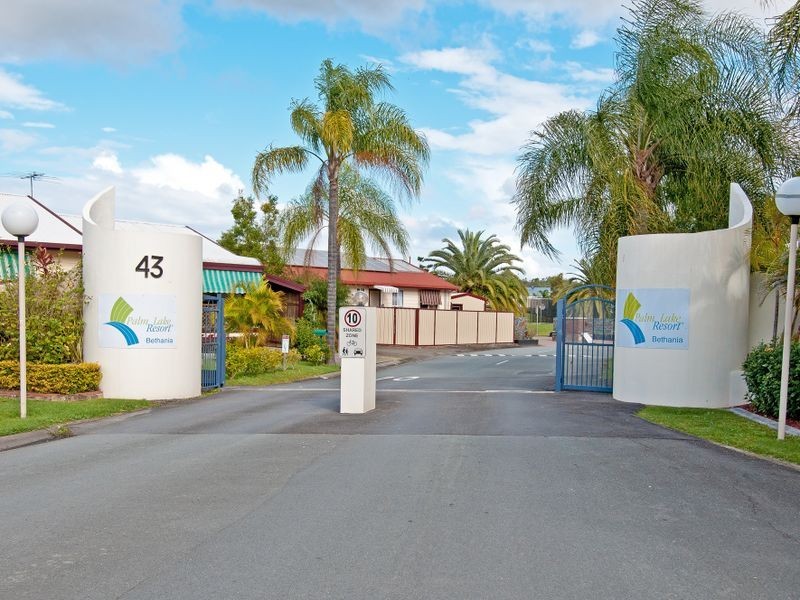 8 Cocas Court PALM LAKES RESORT, Bethania QLD 4205
