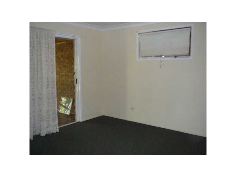 16 Kirkstall St, Holmview QLD 4207